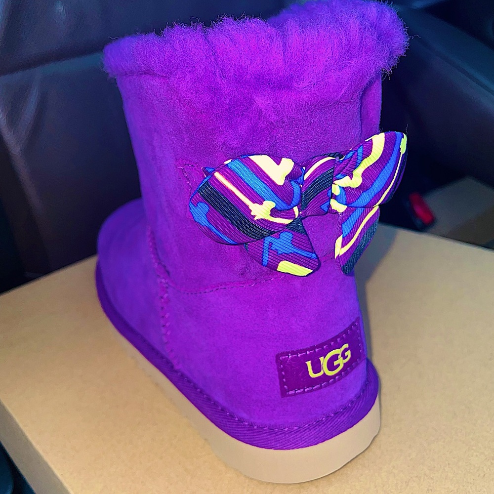 Ugg girls size 3 nwt mini Bailey bow galactic purple